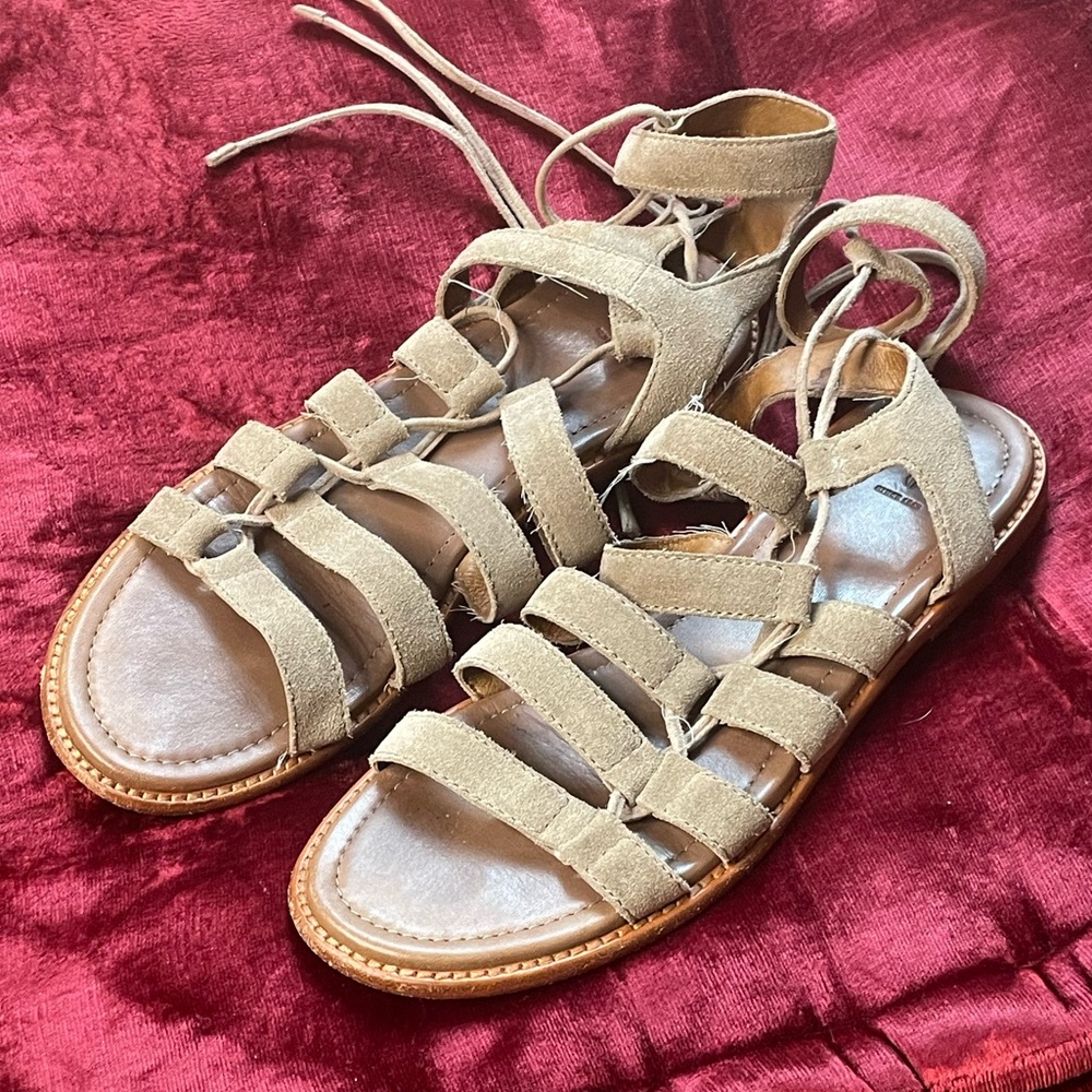 Frye Blair Flat
